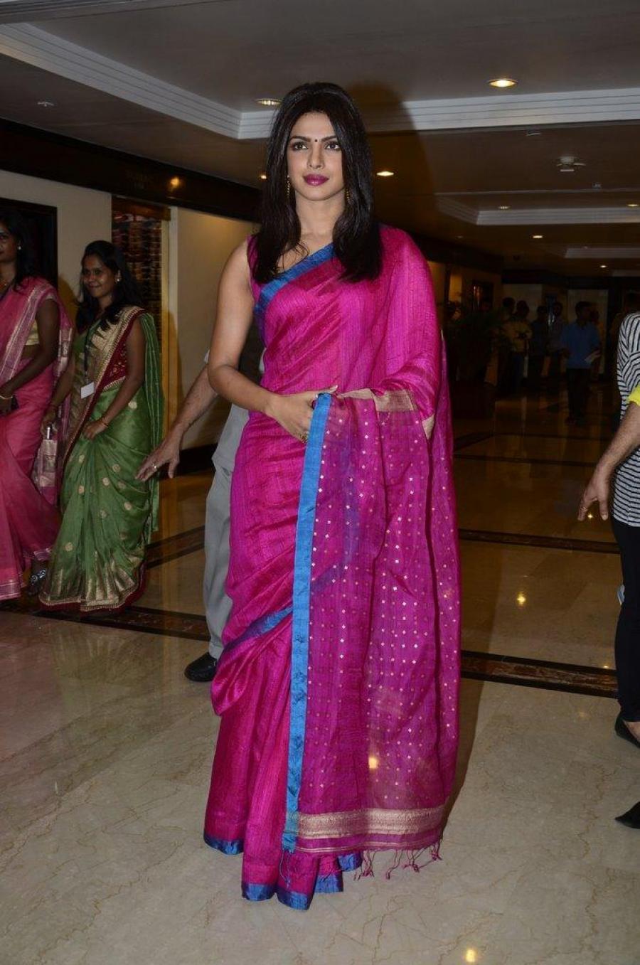 Indian Girl Priyanka Chopra At Awards Function In Pink Saree02